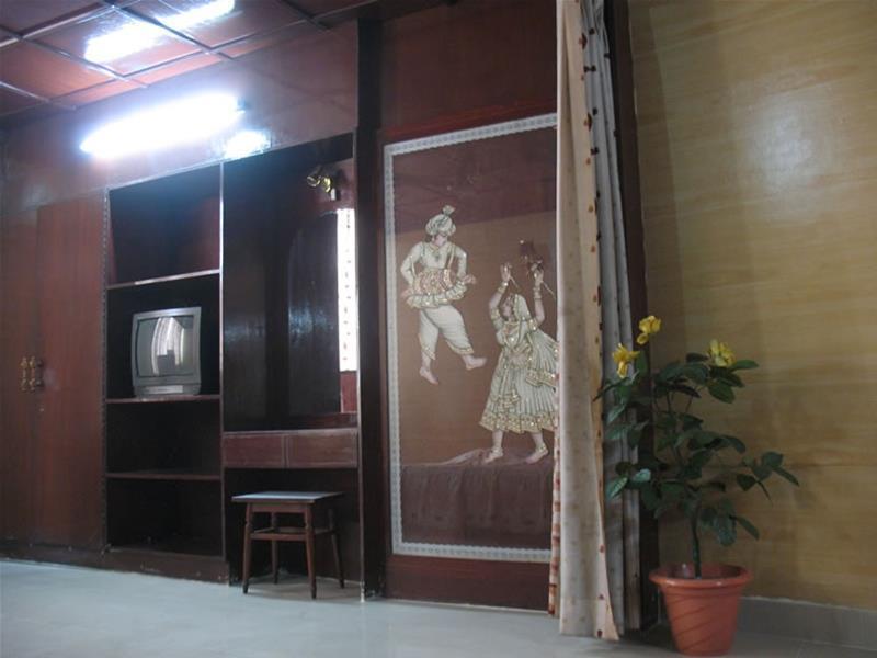 Gaurav Hotel Kanpur Exterior photo